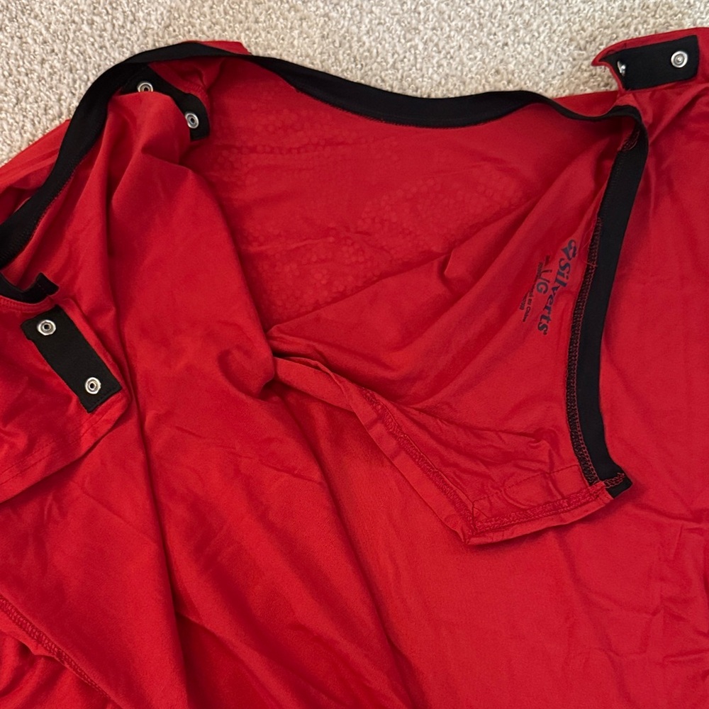 Silverts, Adaptive Clothing, Red with Black Shimmer Floral design Top SZ:L - Picture 5 of 7